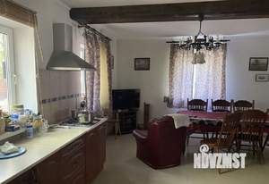 Дом 200м², 2-этажный, посуточно,