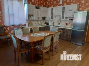 Дом 200м&sup2;, 3-этажный, посуточно, 