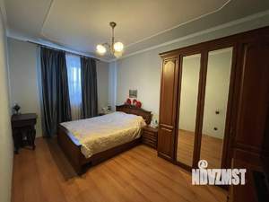 Дом 287м², 3-этажный, участок 4 сот.  