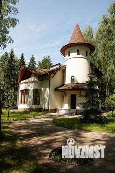 Коттедж 613м², 3-этажный, участок 50 сот.  