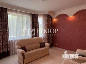 Коттедж 261м², 2-этажный, участок 7 сот.  