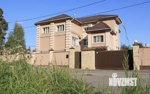 Коттедж 373м², 3-этажный, участок 16 сот.  