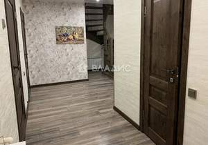 Дом 260м&sup2;, 3-этажный, участок 8 сот.  