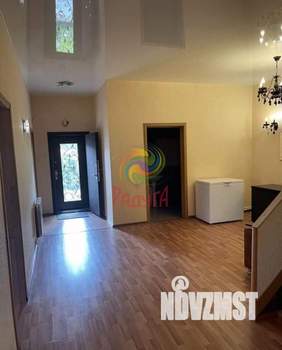 Коттедж 174м², 2-этажный, участок 5 сот.  