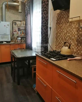 Дом 100м&sup2;, 2-этажный, участок 3 сот.  