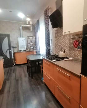 Дом 100м&sup2;, 2-этажный, участок 3 сот.  