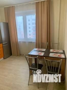 1-к квартира, посуточно, 38м2, 8/10 этаж