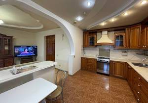 4-к квартира, на длительный срок, 140м2, 3/5 этаж