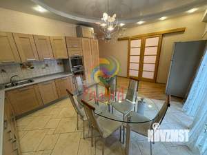 4-к квартира, вторичка, 234м2, 3/5 этаж