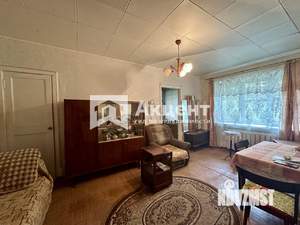 2-к квартира, вторичка, 42м2, 1/4 этаж