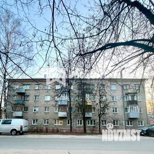 2-к квартира, вторичка, 42м2, 1/4 этаж