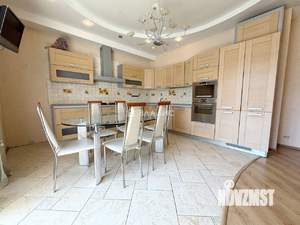 4-к квартира, вторичка, 233м2, 3/5 этаж