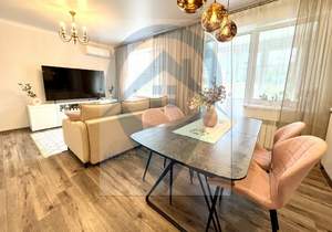 2-к квартира, вторичка, 53м2, 1/10 этаж