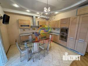4-к квартира, вторичка, 234м2, 3/5 этаж